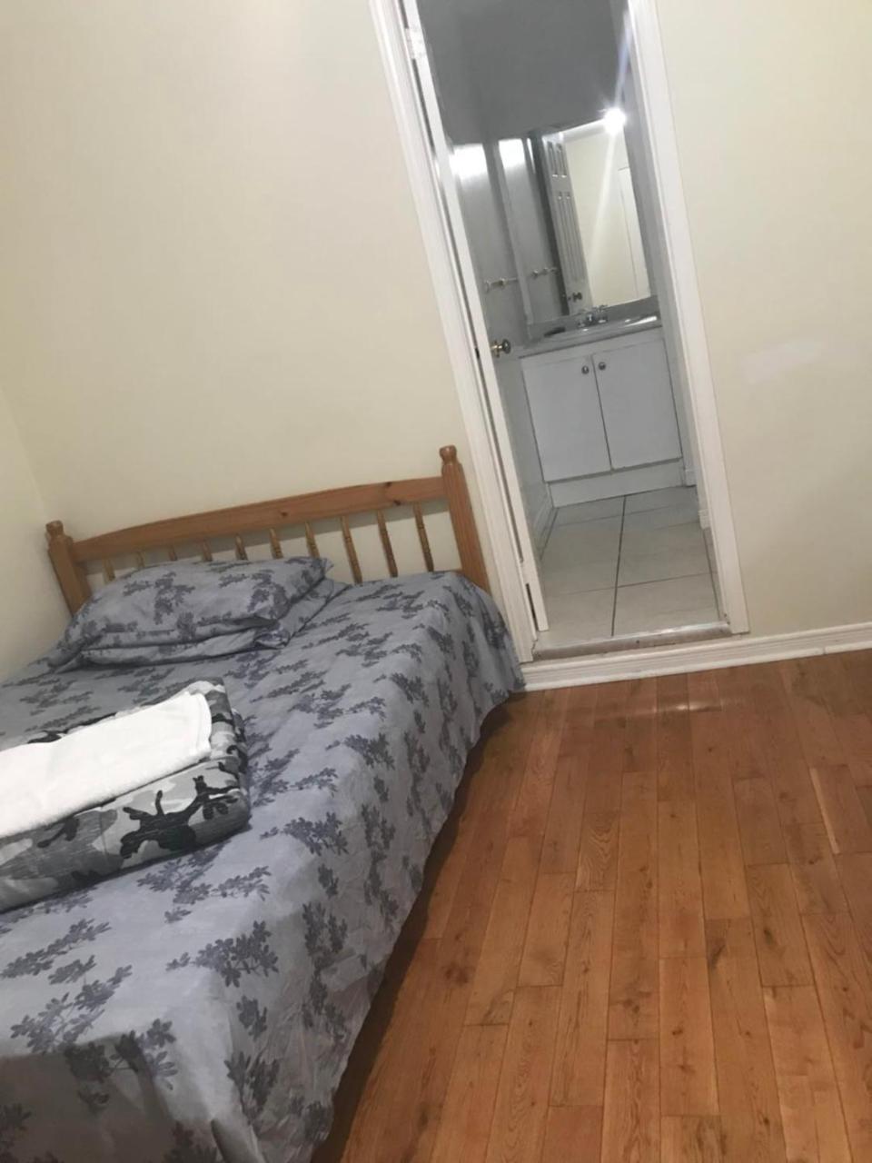 Monthly University Apartment-Elizabeth Toronto Eksteriør bilde