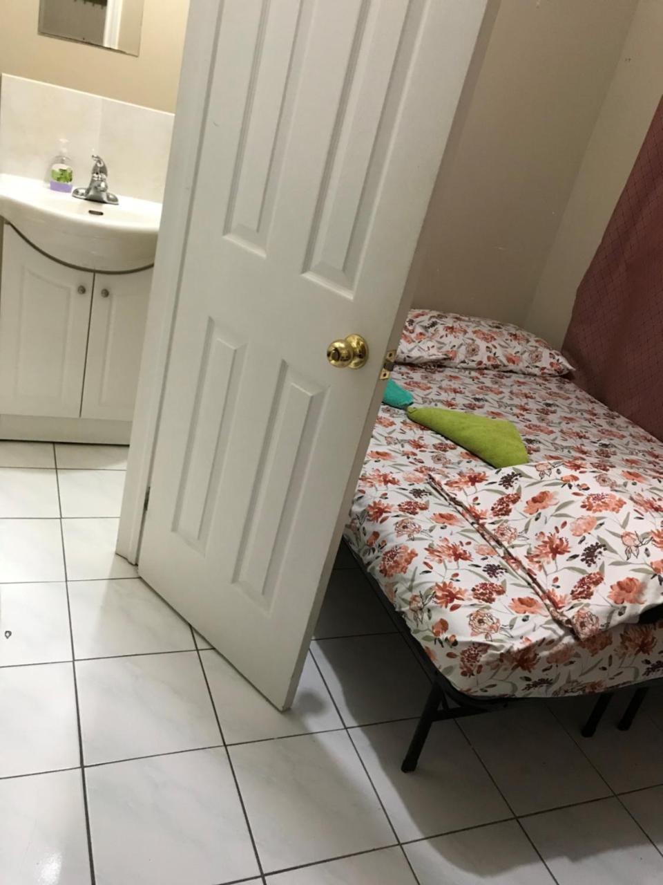 Monthly University Apartment-Elizabeth Toronto Eksteriør bilde