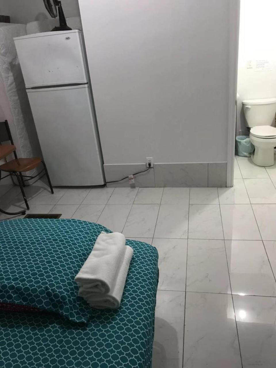 Monthly University Apartment-Elizabeth Toronto Eksteriør bilde
