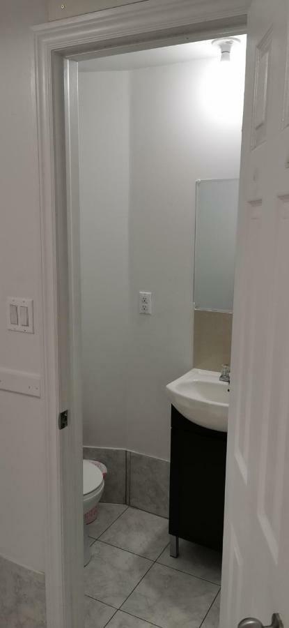 Monthly University Apartment-Elizabeth Toronto Eksteriør bilde