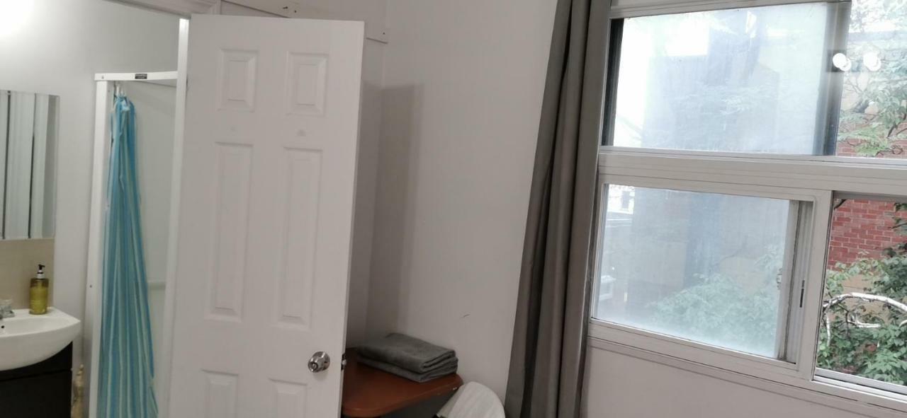Monthly University Apartment-Elizabeth Toronto Eksteriør bilde